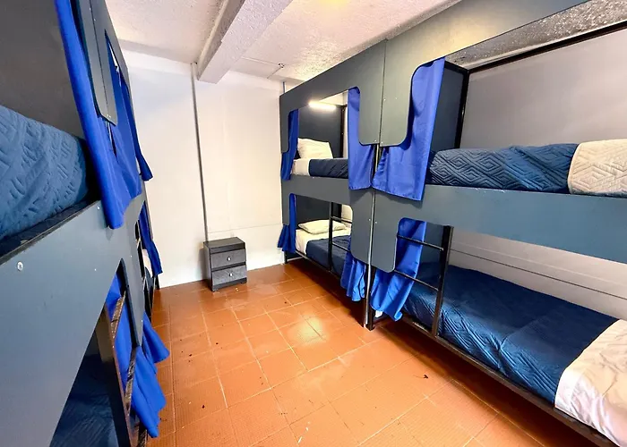Hostal Roomies Reforma - La Diana *