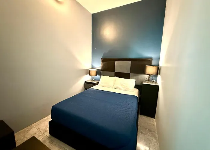 Hostal Roomies Reforma - La Diana México DF